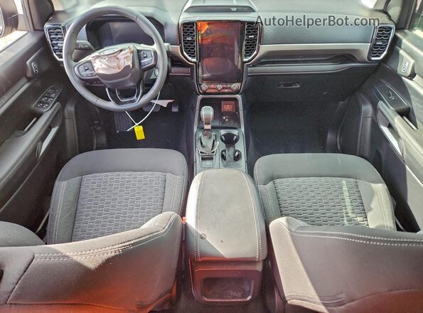 1FTER4HH2SLE15917 2025 FORD RANG Черный Вид панели приборов