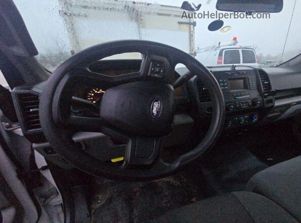 1FTMF1CB9JKD86233 2018 FORD F150 White Вид задніх сидінь