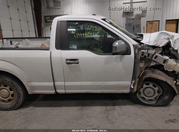 1FTMF1EP2JFA18106 2018 FORD F150 Белый Вид задней части салона