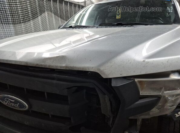1FTNF1CF1HKC50048 2017 FORD F150  Widok komory silnika