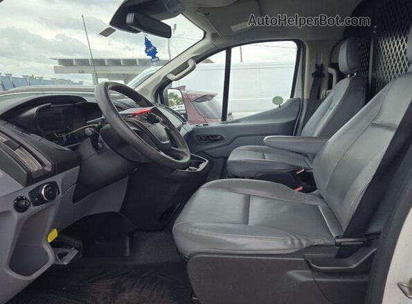1FTYE1YM6HKA68143 2017 FORD TRANSIT-150  Widok deski rozdzielczej