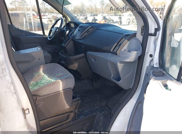 1FTYE2YM1HKB54739 2017 FORD TRANSIT-150 Белый Вид салона спереди