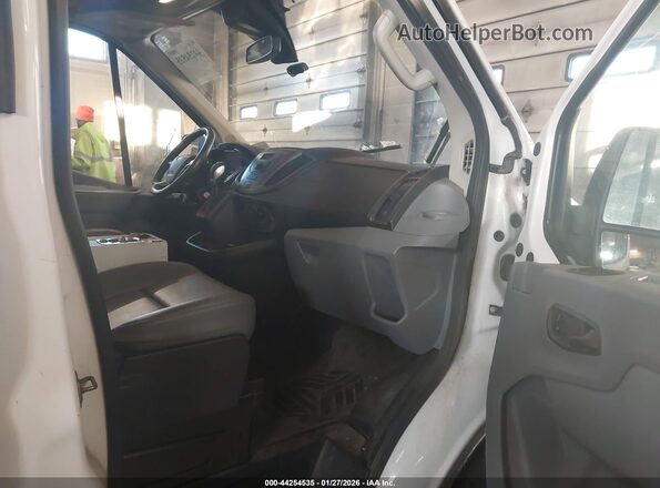 1FTYR2XV7GKA20802 2016 FORD TRANSIT-250 Белый Вид салона спереди
