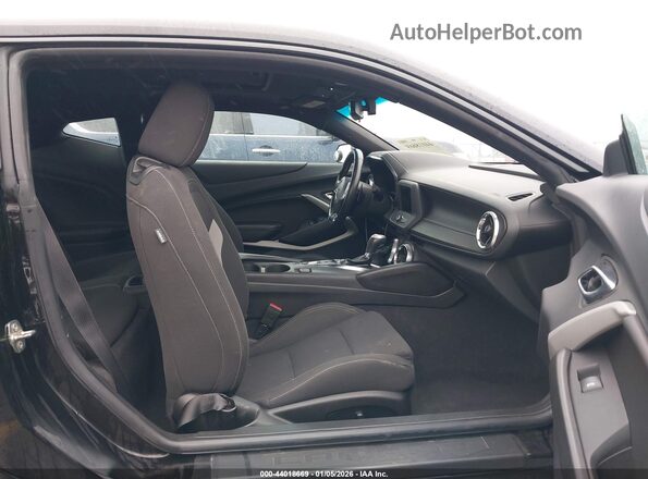 1G1FB1RX1P0140099 2023 CHEVROLET CAMARO Черный Вид салона спереди