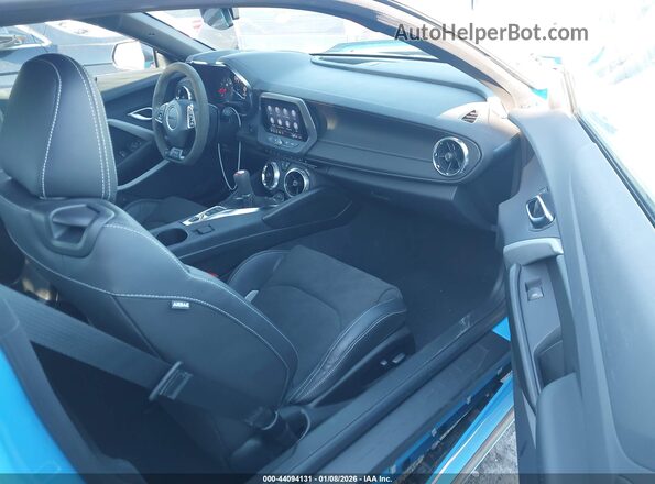 1G1FE1R74P0145109 2023 CHEVROLET CAMARO Синий Вид салона спереди