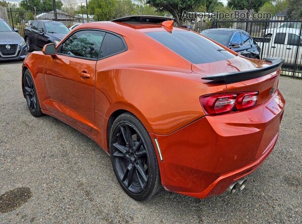 1G1FE1R7XP0143705 2023 CHEVROLET CAMARO Оранжевый Передняя правая четверть