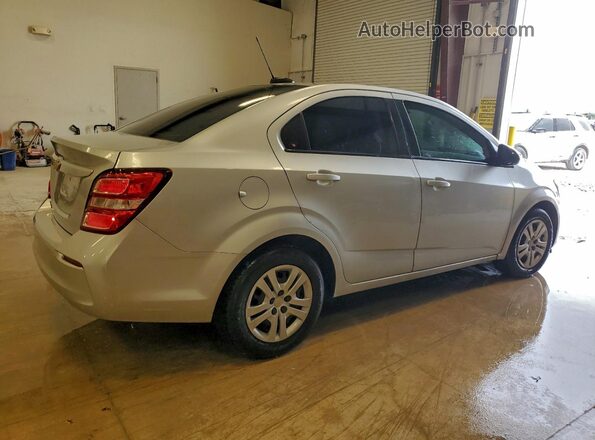 1G1JB5SH4H4135879 2017 CHEVROLET SONIC Silver Trasero derecho