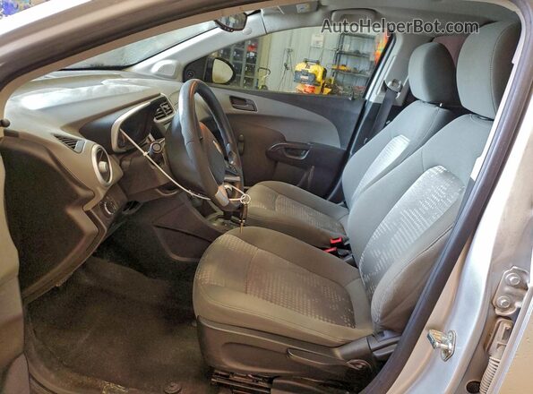 1G1JB5SH4H4135879 2017 CHEVROLET SONIC Silver Vista interior delantera