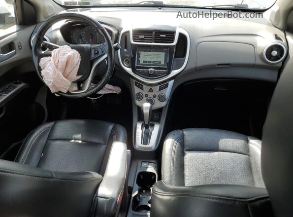 1G1JF5SB0H4125219 2017 CHEVROLET SONIC Белый Вид панели приборов
