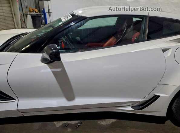 1G1YY2D72J5103707 2018 CHEVROLET CORVETTE Белый Вид салона спереди