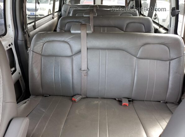 1GAZGNFP4P1137928 2023 CHEVROLET EXPRESS Белый Вид задних сидений