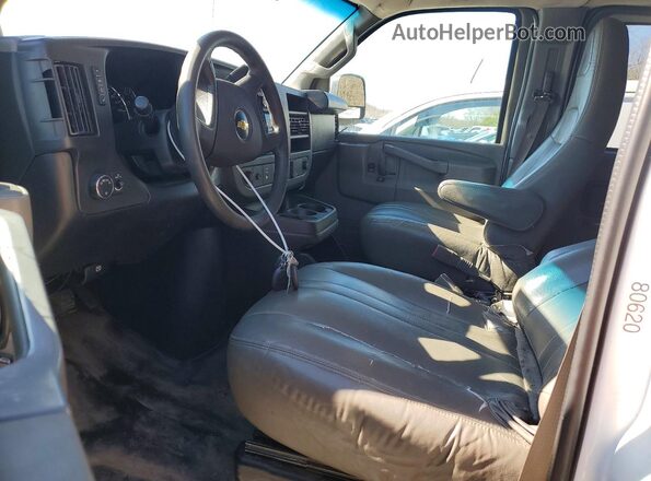 1GAZGNFP5K1311577 2019 CHEVROLET EXPRESS Белый Вид салона спереди