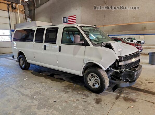 1GAZGNFP6P1109726 2023 CHEVROLET EXPRESS White Przód prawy