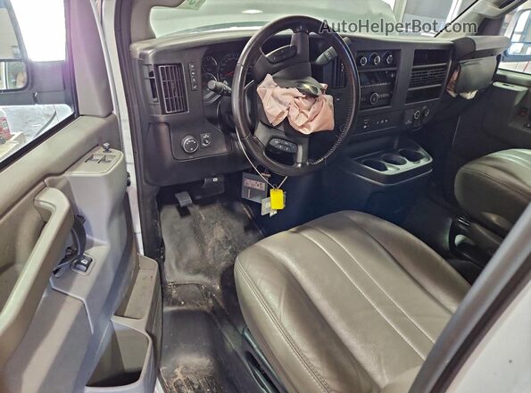 1GAZGNFP6P1109726 2023 CHEVROLET EXPRESS White Widok deski rozdzielczej