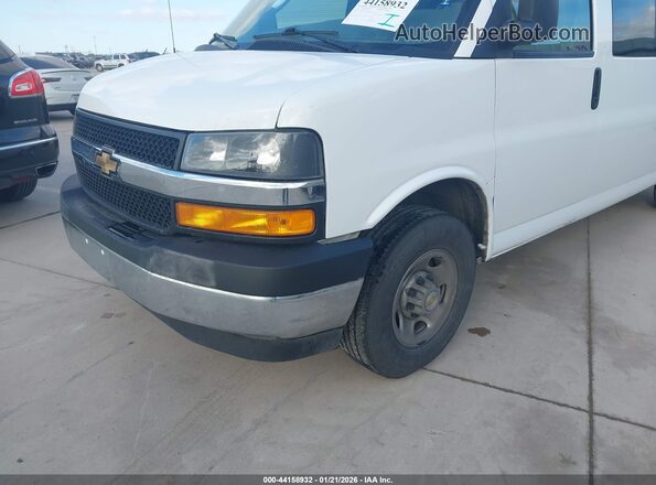 1GAZGPF74S1103394 2025 CHEVROLET EXPRESS White Widok z przodu