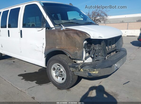 1GAZGPFG0H1156201 2017 CHEVROLET EXPRESS Белый Вид спереди