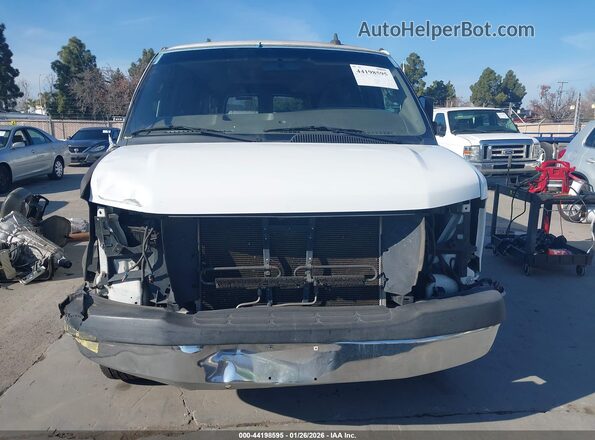 1GAZGPFG0H1156201 2017 CHEVROLET EXPRESS Белый Вид задней части салона