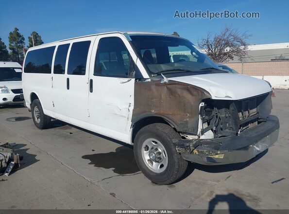 1GAZGPFG0H1156201 2017 CHEVROLET EXPRESS Белый Передняя правая четверть