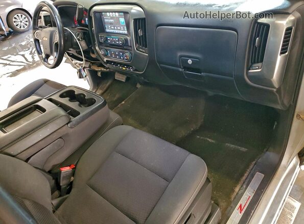 1GCNKRECXJZ322875 2018 CHEVROLET 1500 Серебряный Вид панели приборов