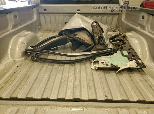 1GCNKRECXJZ322875 2018 CHEVROLET 1500 Серебряный Вид задних сидений