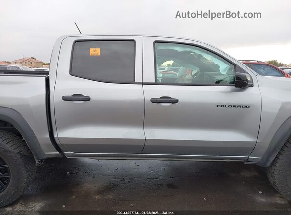 1GCPTEEK2T1138831 2026 CHEVROLET COLORADO Gray Vista interior trasera