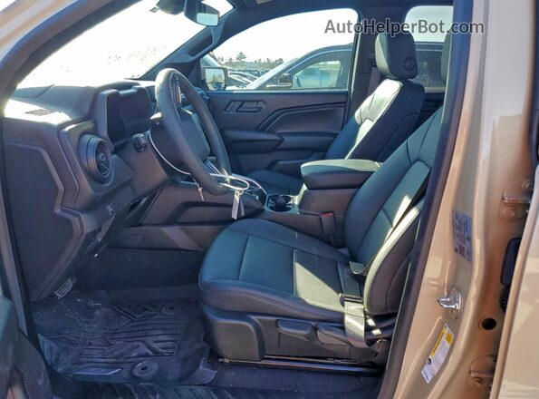 1GCPTEEK6R1125489 2024 CHEVROLET COLORADO Желто-коричневый Вид салона спереди