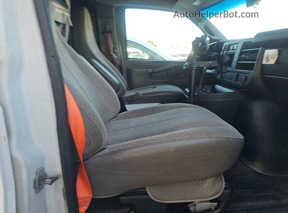 1GCWGAF16H1205954 2017 CHEVROLET EXPRESS  Вид задней части салона
