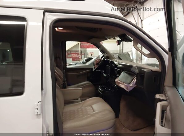 1GCWGAF79S1101129 2025 CHEVROLET EXPRESS White Vista interior delantera