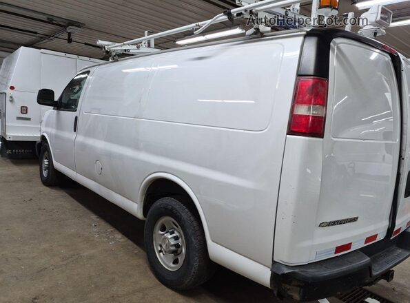 1GCWGAFF8G1149185 2016 CHEVROLET EXPRESS White Vista de los asientos traseros