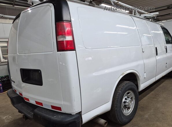 1GCWGAFF8G1149185 2016 CHEVROLET EXPRESS Белый Вид задних сидений