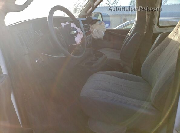 1GCWGAFGXG1256473 2016 CHEVROLET EXPRESS Белый Вид салона спереди
