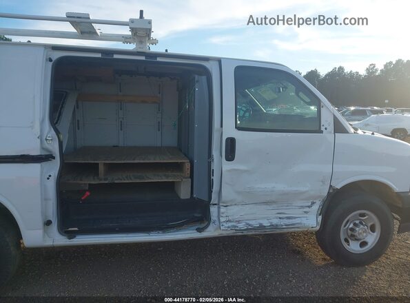 1GCWGAFP8N1139097 2022 CHEVROLET EXPRESS White Widok z przodu
