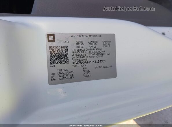 1GCWGAFP9K1194301 2019 CHEVROLET EXPRESS White Widok komory silnika