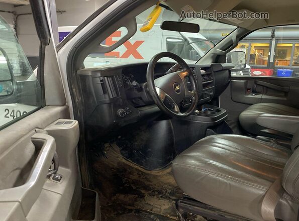 1GCWGAFPXK1243523 2019 CHEVROLET EXPRESS White უკანა მარჯვენა