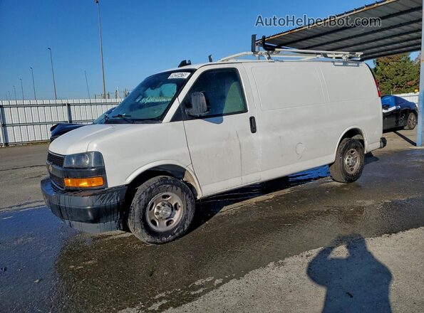 1GCWGAFPXL1260775 2020 CHEVROLET EXPRESS Белый Передняя левая четверть