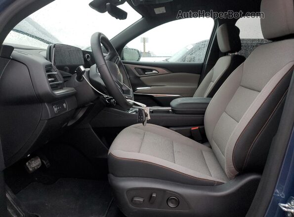1GNERGKSXTJ112233 2026 CHEVROLET TRAVERSE Blue Widok wnętrza z przodu