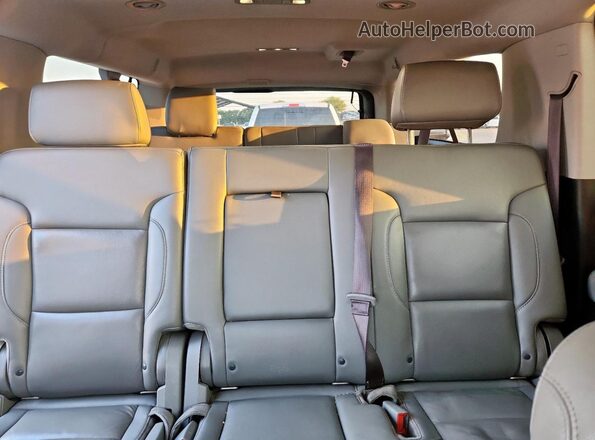 1GNSCHKC5HR215975 2017 CHEVROLET SUBURBAN Серебряный Вид задних сидений
