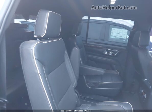 1GNSKFKDXPR264328 2023 CHEVROLET SUBURBAN White Widok naklejki z numerem VIN