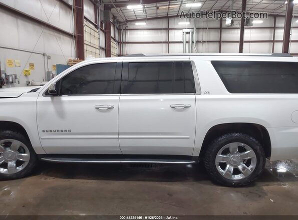 1GNSKJKC2GR169529 2016 CHEVROLET SUBURBAN Белый Вид задней части салона