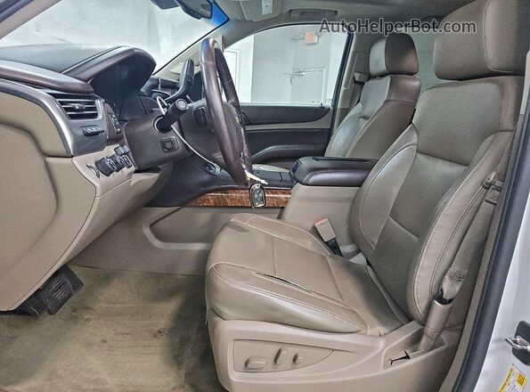1GNSKJKC9GR274875 2016 CHEVROLET SUBURBAN Белый Вид салона спереди