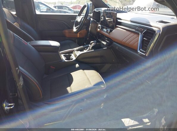 1GTP6DEK7R1105611 2024 GMC CANYON Черный Вид салона спереди