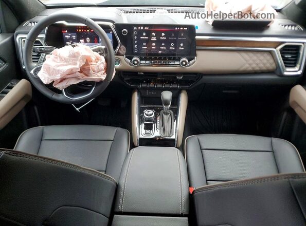 1GTP6FEK0R1302096 2024 GMC CANYON Серебряный Вид панели приборов