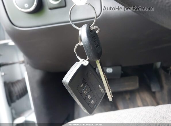 1GTW7AF77S1140592 2025 GMC SAVANA CARGO Синий Вид панели приборов