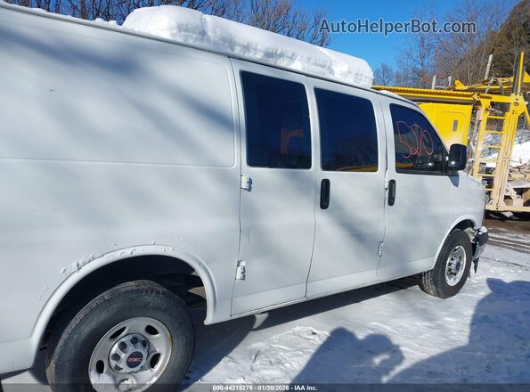 1GTW7AFF8H1908662 2017 GMC SAVANA 2500 Белый Вид задней части салона