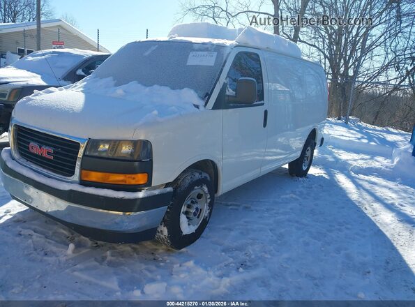 1GTW7AFF8H1908662 2017 GMC SAVANA 2500 Белый Передняя левая четверть