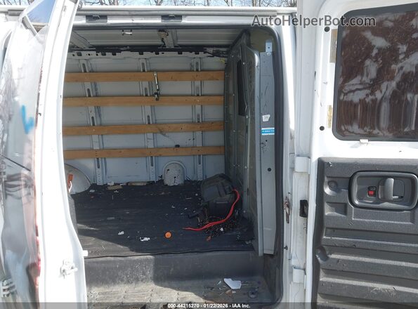 1GTW7AFF8H1908662 2017 GMC SAVANA 2500 Белый Вид наклейки с VIN-кодом