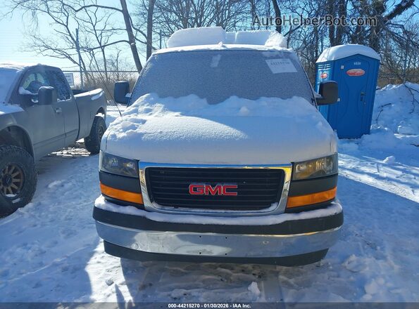 1GTW7AFF8H1908662 2017 GMC SAVANA 2500 Белый Вид щитка приборов