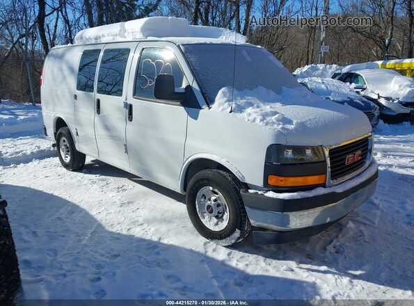 1GTW7AFF8H1908662 2017 GMC SAVANA 2500 Белый Передняя правая четверть