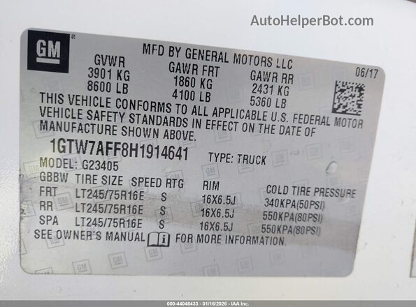 1GTW7AFF8H1914641 2017 GMC SAVANA 2500 Белый Вид подкапотного пространства
