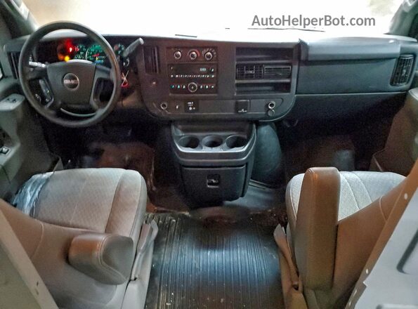 1GTW7AFFXG1904191 2016 GMC SAVANA Белый Вид панели приборов